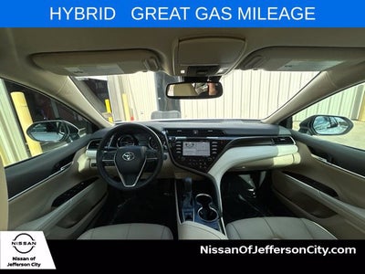 2020 Toyota Camry Hybrid XLE