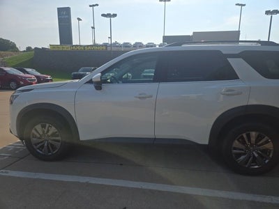 2024 Nissan Pathfinder SV