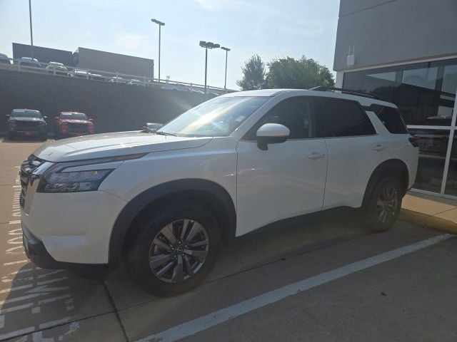 2024 Nissan Pathfinder SV