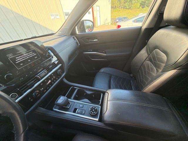 2022 Nissan Pathfinder Platinum