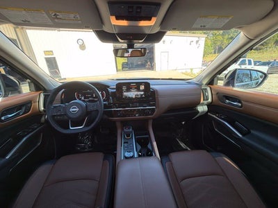 2025 Nissan Pathfinder Platinum
