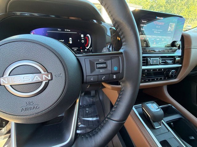 2025 Nissan Pathfinder Platinum