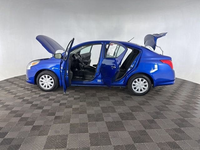 2016 Nissan Versa SV