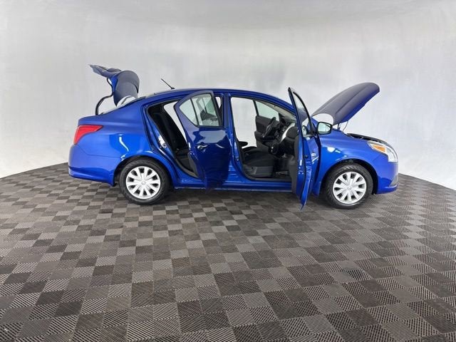 2016 Nissan Versa SV