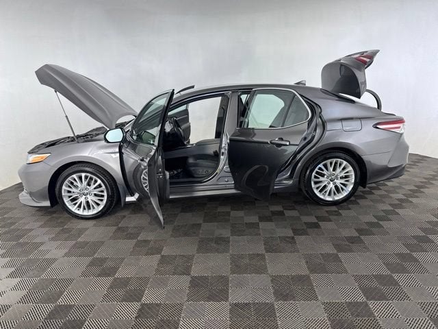 2020 Toyota Camry Hybrid XLE