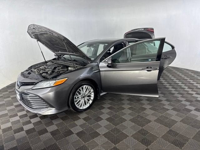 2020 Toyota Camry Hybrid XLE