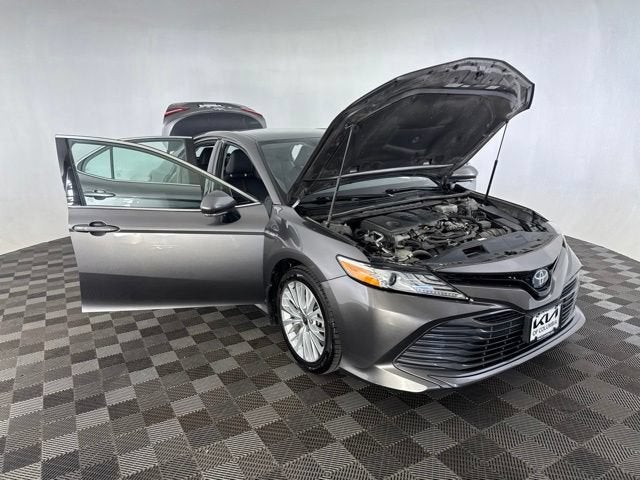 2020 Toyota Camry Hybrid XLE