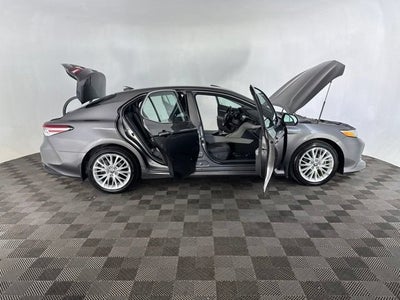 2020 Toyota Camry Hybrid XLE
