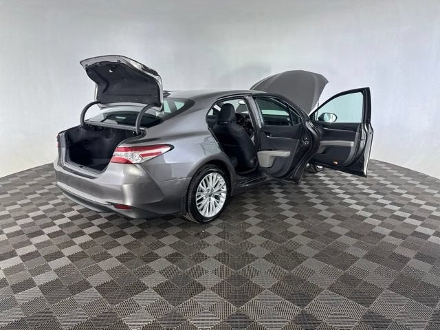 2020 Toyota Camry Hybrid XLE