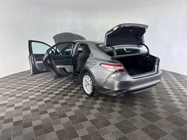 2020 Toyota Camry Hybrid XLE