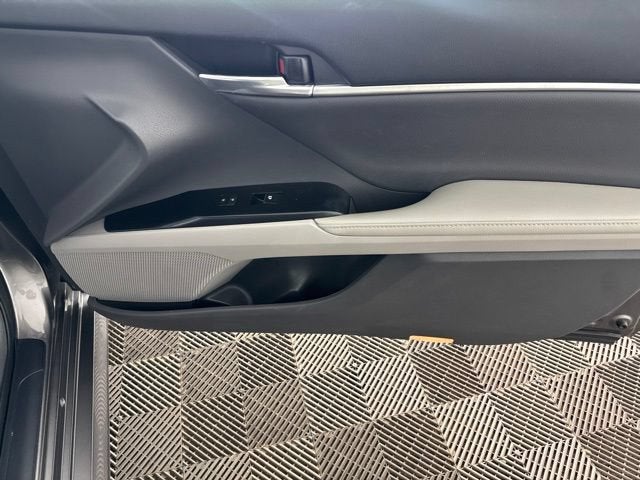2020 Toyota Camry Hybrid XLE