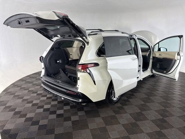 2021 Toyota Sienna Platinum