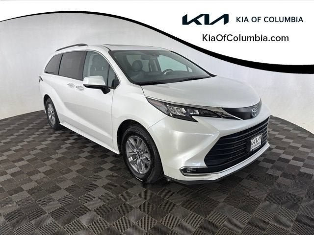 2024 Toyota Sienna XLE