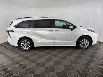 2024 Toyota Sienna XLE