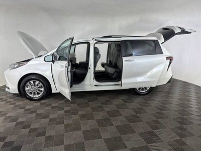 2024 Toyota Sienna XLE