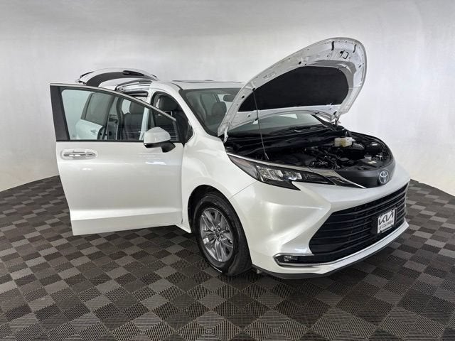 2024 Toyota Sienna XLE