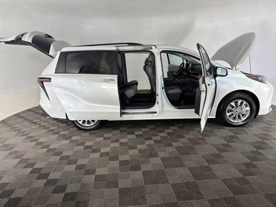 2024 Toyota Sienna XLE