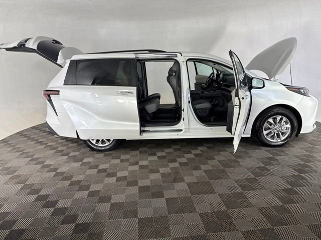 2024 Toyota Sienna XLE