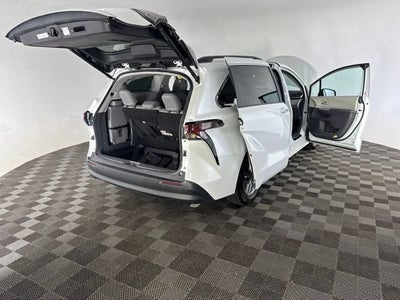 2024 Toyota Sienna XLE