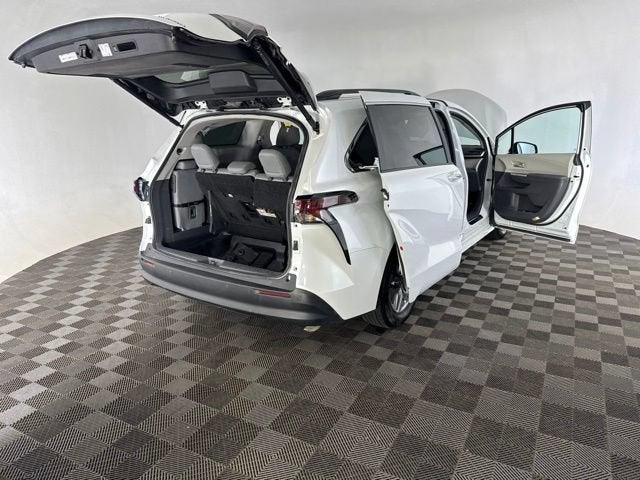 2024 Toyota Sienna XLE