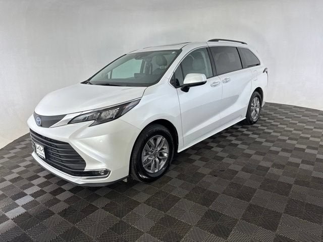 2024 Toyota Sienna XLE