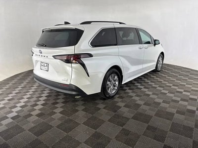 2024 Toyota Sienna XLE