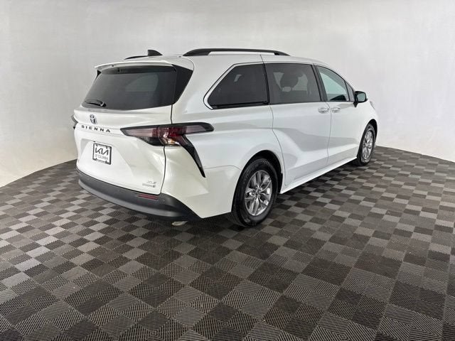 2024 Toyota Sienna XLE