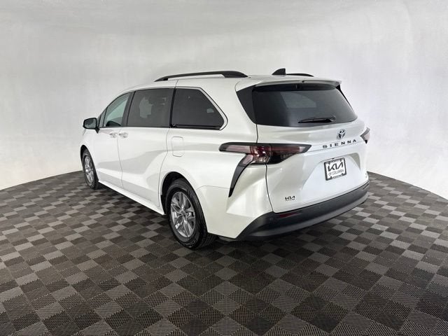 2024 Toyota Sienna XLE