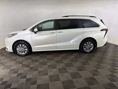 2024 Toyota Sienna XLE
