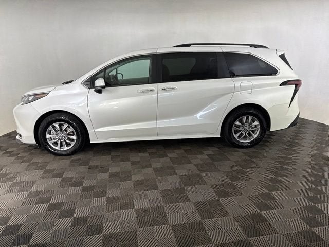 2024 Toyota Sienna XLE