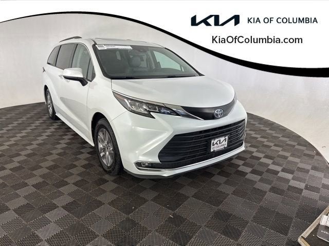 2022 Toyota Sienna XLE