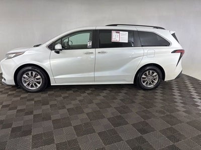 2022 Toyota Sienna XLE