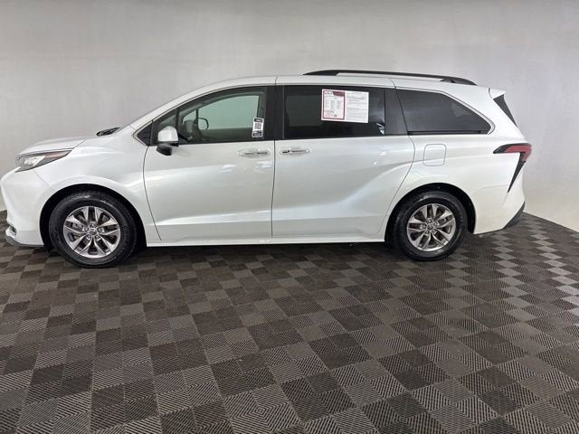 2022 Toyota Sienna XLE