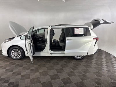 2022 Toyota Sienna XLE