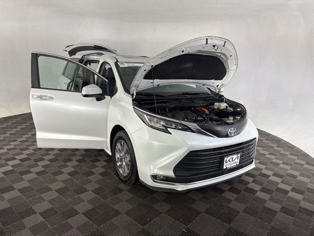 2022 Toyota Sienna XLE