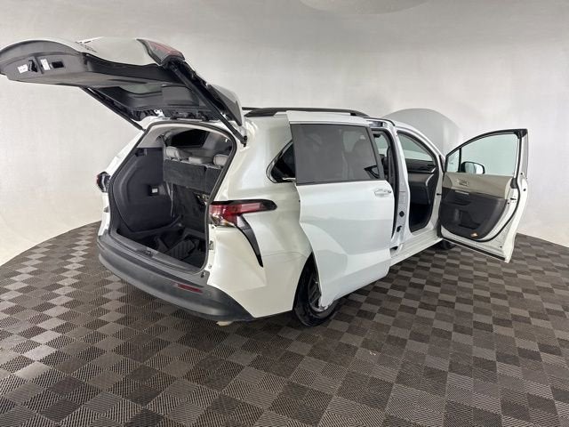 2022 Toyota Sienna XLE
