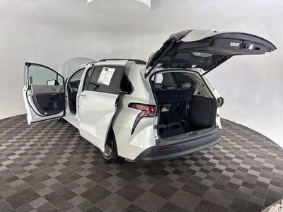 2022 Toyota Sienna XLE