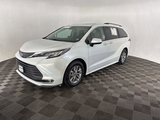 2022 Toyota Sienna XLE
