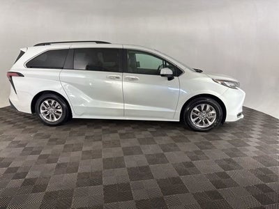 2022 Toyota Sienna XLE