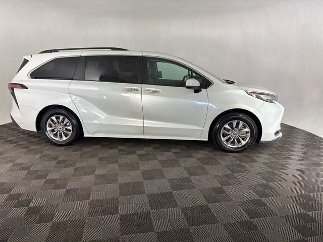 2022 Toyota Sienna XLE