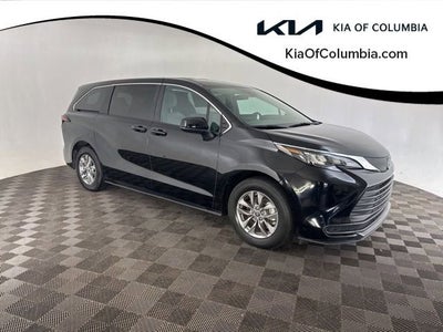 2025 Toyota Sienna LE