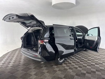 2025 Toyota Sienna LE