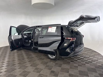 2025 Toyota Sienna LE