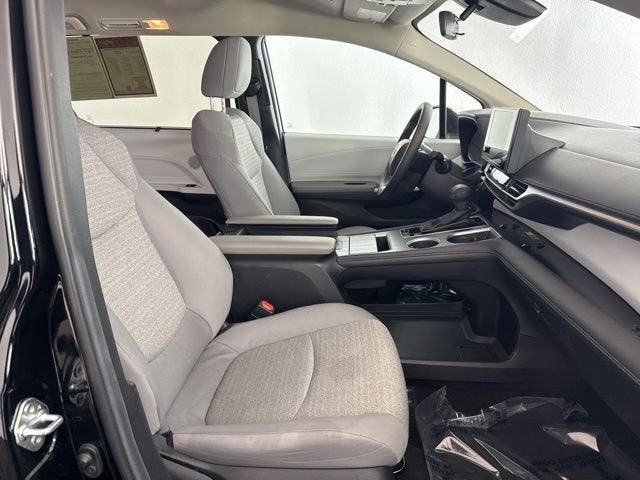 2025 Toyota Sienna LE