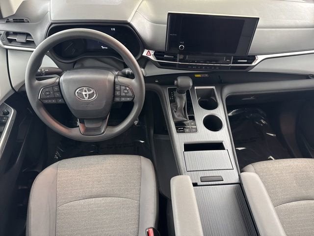 2025 Toyota Sienna LE