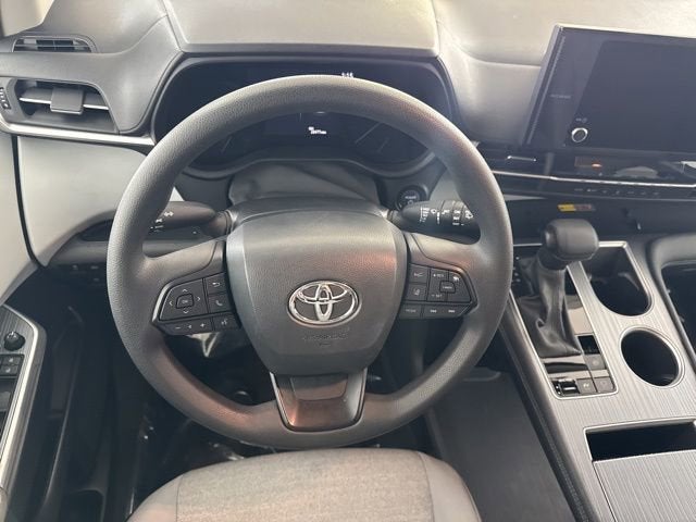 2025 Toyota Sienna LE