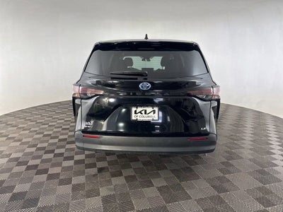 2025 Toyota Sienna LE