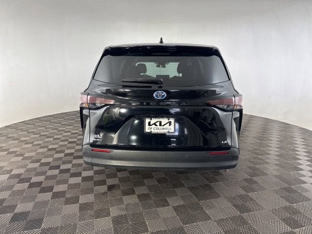 2025 Toyota Sienna LE