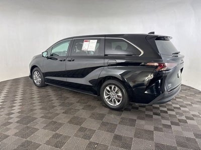 2025 Toyota Sienna LE