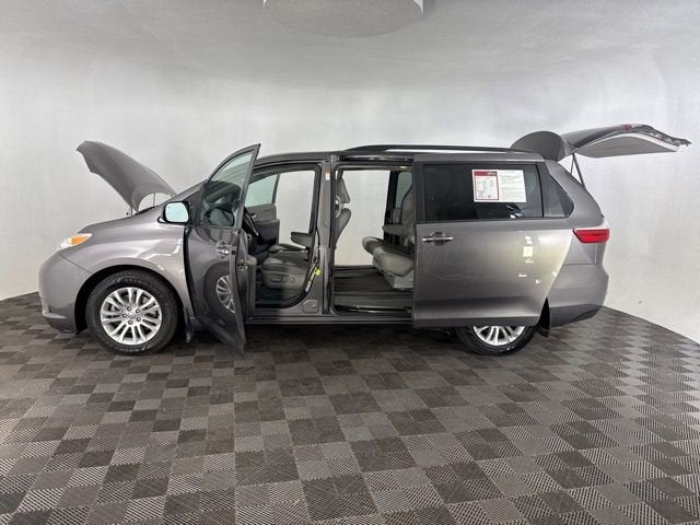 2017 Toyota Sienna XLE Premium